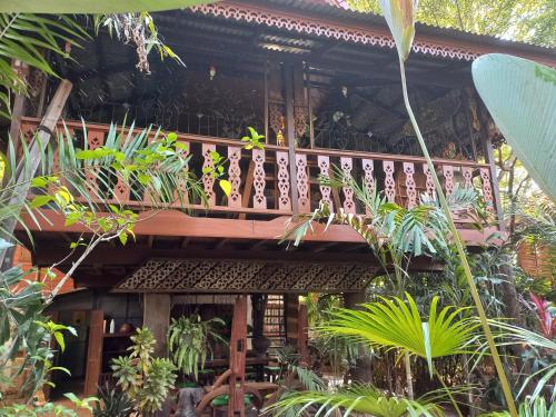Garden Teak House Chiang Mai in Hang Dong