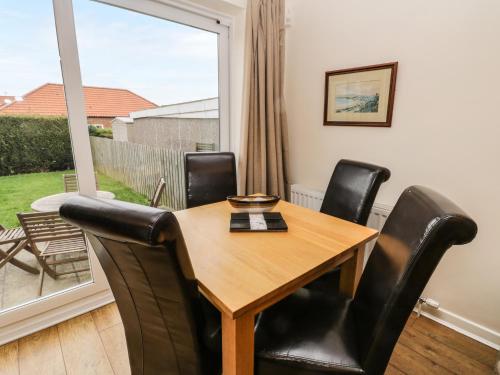 Park View Filey - image 9