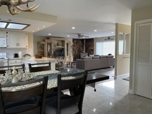 Facilities, Beautiful 3 bedroom home located near Yosemite in Oakhurst