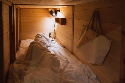 Single Bed in Mixed Dormitory Room