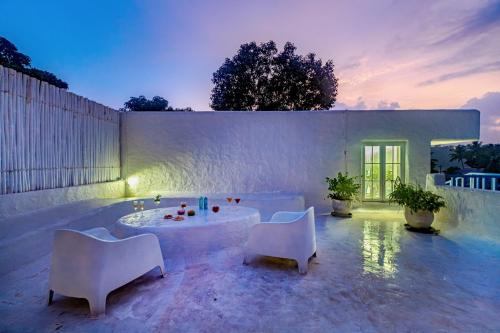 SaffronStays Kairos Athena, Karjat - Greek style pool villa near Camp Max