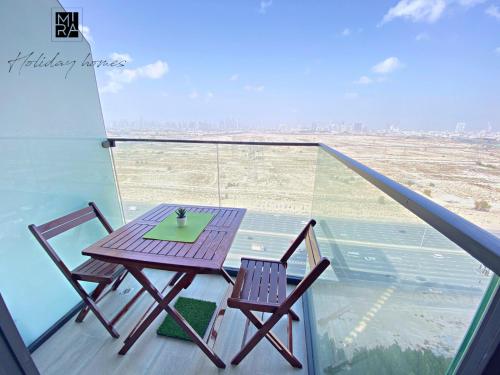 Mira Holiday Homes - Lovely Studio in Bloom Towers - JVC- High Floor