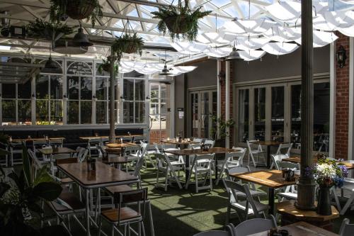 레스토랑, 오스카 호텔 앤 카페 바 (Oscars Hotel and Cafe Bar) in 밸러랫 센트럴