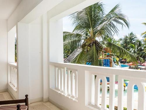 Room in BB - PrideInn Flamingo Beach Resort Spa