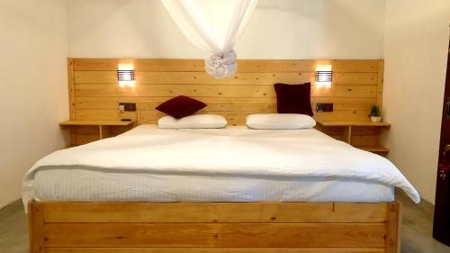 Deluxe Double Room image 6
