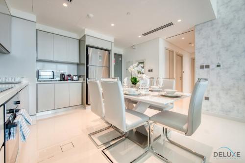 Minimalist 2BR at Sunrise Bay Tower 1 Dubai Marina by Deluxe Holiday Homes