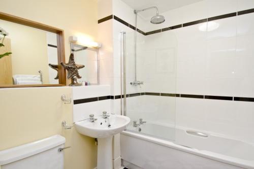 Beatles Apartment - image 12