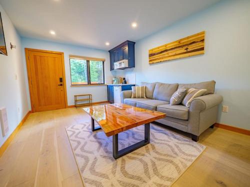 The Black Pearl Westcoast Suite and Patio - Apartment - Ucluelet