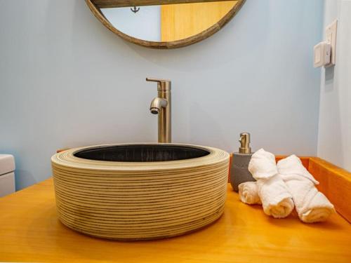 The Black Pearl, Westcoast Suite and Patio in Ucluelet, Canada