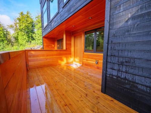 The Black Pearl Luxurious Studio and Patio in Ucluelet, Canada