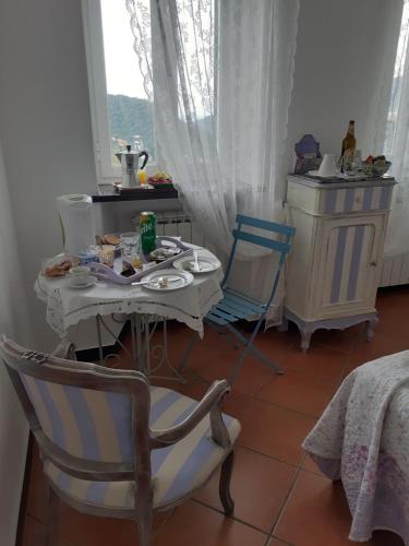 Ēdiens un dzērieni, B&B I Glicini in Avegno