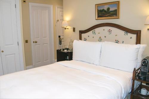 Petite Double Room