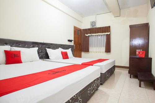 3 twin beds
