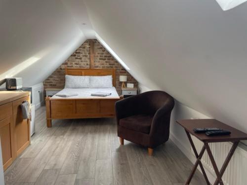 The Attic Suite Selsey - Apartment