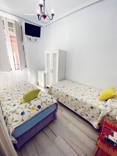 Quadruple Room with Private External Bathroom image 3