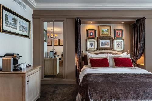 Royal Manotel - image 3