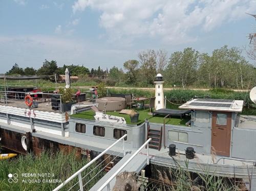 Séjour atypique et insolite sur notre péniche La Coradine avec grand spa