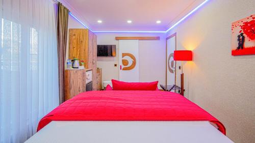 Dolphin Boutique Hotel & Restaurant
