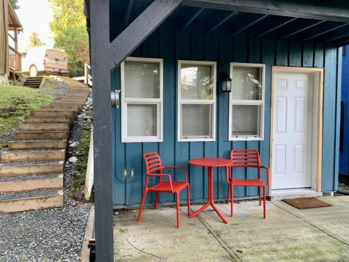 Kingfisher, Newly Renovated Suite on Ocean Inlet in Ucluelet, Canada