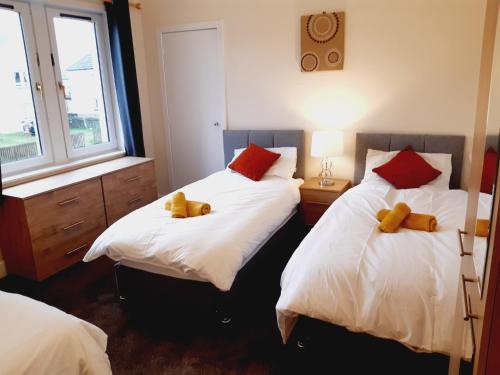 Carvetii - Vincent House - Large 3 bedroom apartment with on-site parking in Fife