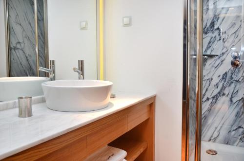 Browns Boutique Hotel - image 14