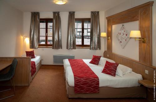 3 twin beds