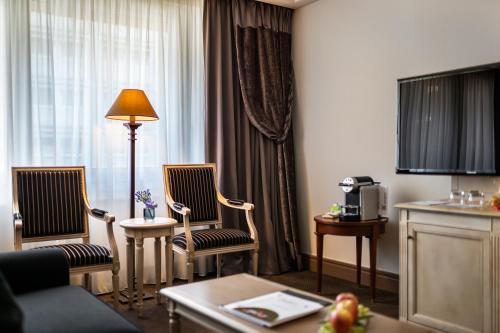 Royal Manotel - image 13