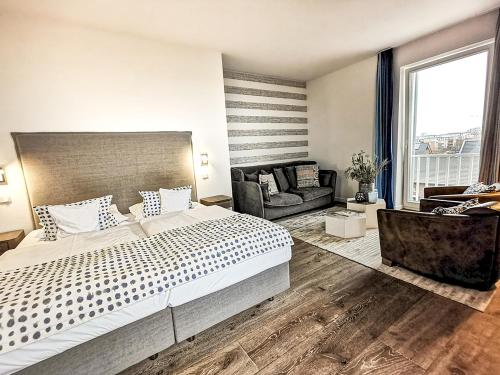Easy Living - image 8