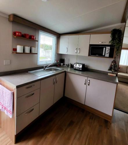 5 Geranium, Holiday Home in Oakdene Forest Park 4