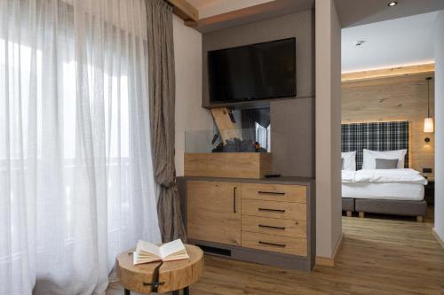 3 twin beds