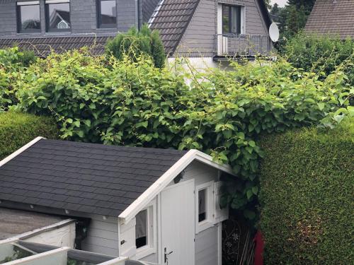 Вид, Bel Art Etage mit großem Parkplatz in Haan