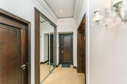 View apartment on the main street Khreshchatyk 17 - image 2
