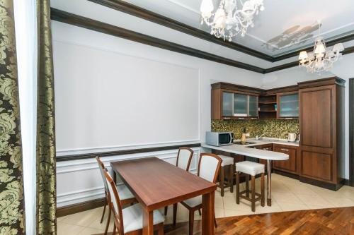 View apartment on the main street Khreshchatyk 17 - image 12