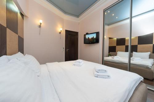 View apartment on the main street Khreshchatyk 17 - image 8