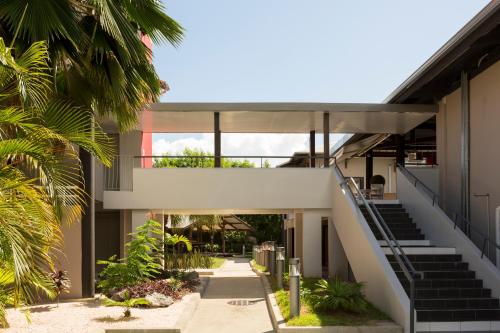 Entrance, Hotel Atlantis in Kourou