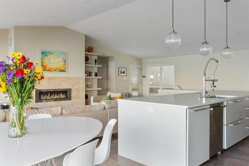 LUXURY BEACHFRONT VILLA IN DUNES NATIONAL PARK with 40ft POOL & Diving Board, GARDEN