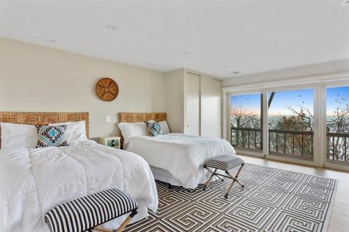 LUXURY BEACHFRONT VILLA IN DUNES NATIONAL PARK with 40ft POOL & Diving Board, GARDEN