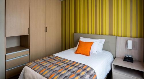 2 bedrooms, 4 beds
