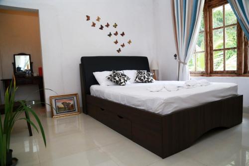 Deluxe Double Room room in Chathu Holiday Home