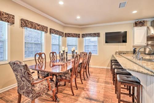 Huge Lake Arrowhead Home with 3 Decks and Grill! in Lake Arrowhead, USA