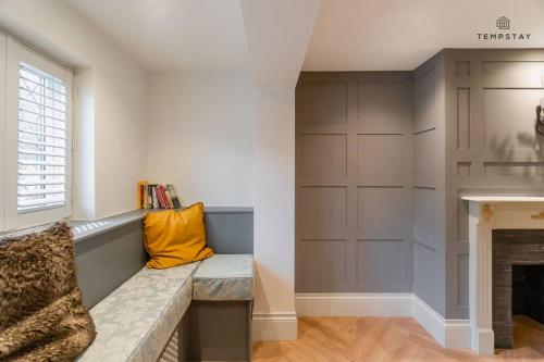 STYLISH HOME WITH FREE PARKING - 10 MINS TO LEGOLAND! - By Tempstay, Windsor (zdjęcie 5)
