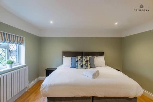 STYLISH HOME WITH FREE PARKING - 10 MINS TO LEGOLAND! - By Tempstay, Windsor (zdjęcie 6)