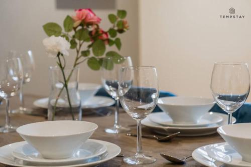 STYLISH HOME WITH FREE PARKING - 10 MINS TO LEGOLAND! - By Tempstay, Windsor (zdjęcie 11)