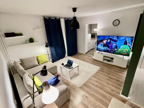 HOLIDAY metro fast WiFi TV’70 Netflix HBO AppleTV, Varsovia