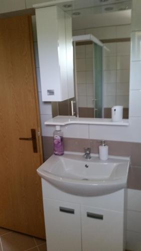 One-Bedroom Apartment image 2