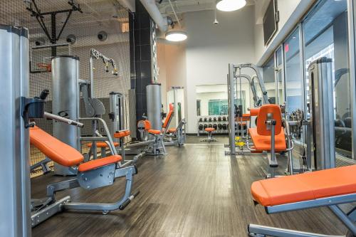 Frontdesk Sky on Main Apts Downtown Kansas City - image 3