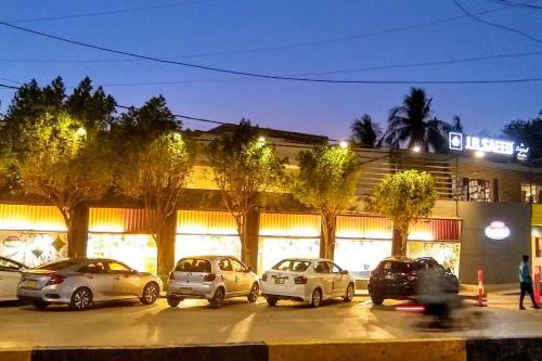 Center Karachi Guest House