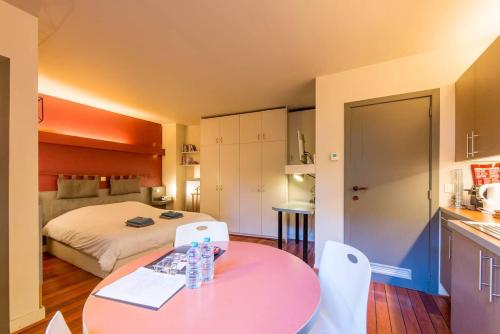 Family guest house with parking France chambre d'hôte La Batarelle
