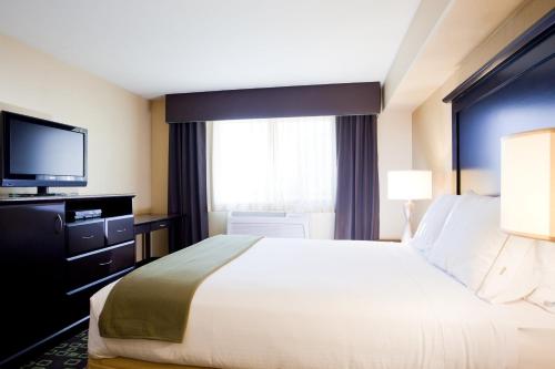Holiday Inn Express Hotel & Suites Woodland Hills by IHG in Woodland Hills, USA