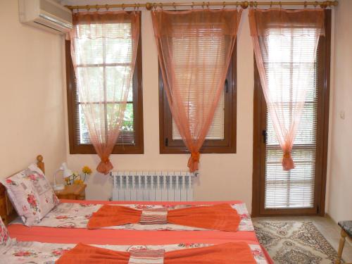 Family Hotel Varusha - image 5